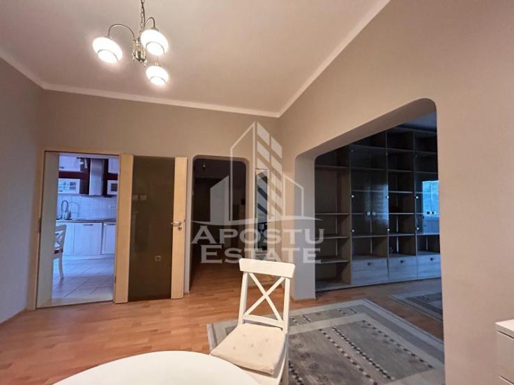 Apartament 4 camere, etaj intermediar cu garaj si boxa in Balcescu