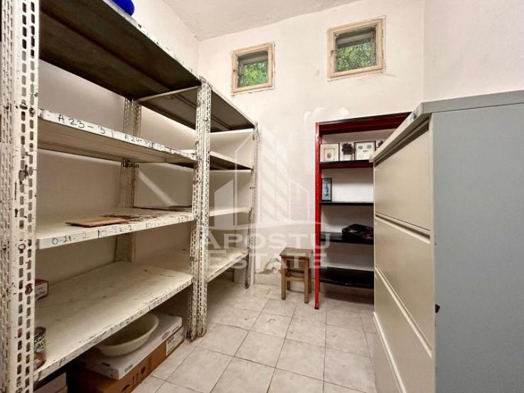 Apartament 4 camere, etaj intermediar cu garaj si boxa in Balcescu