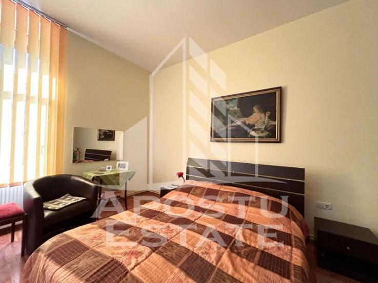 Apartament 3 camere, in Piata Maria la doar 500 m de centru.