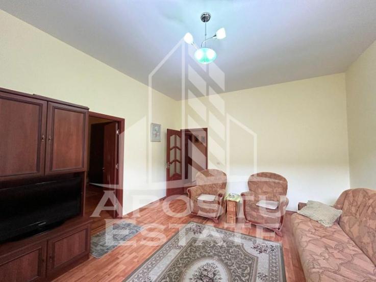 Apartament 3 camere, in Piata Maria la doar 500 m de centru.