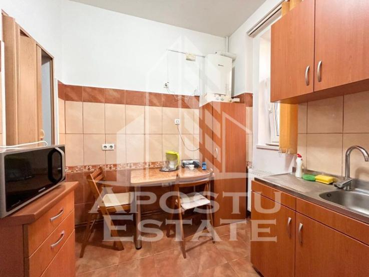 Apartament 3 camere, in Piata Maria la doar 500 m de centru.