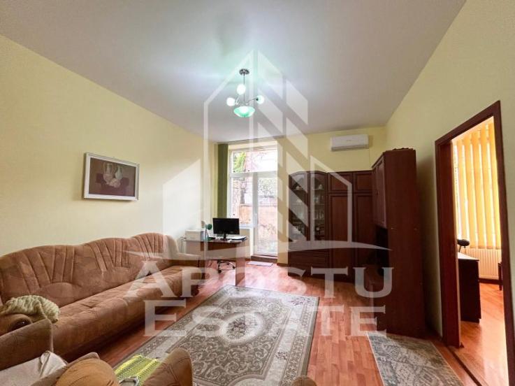 Apartament 3 camere, in Piata Maria la doar 500 m de centru.