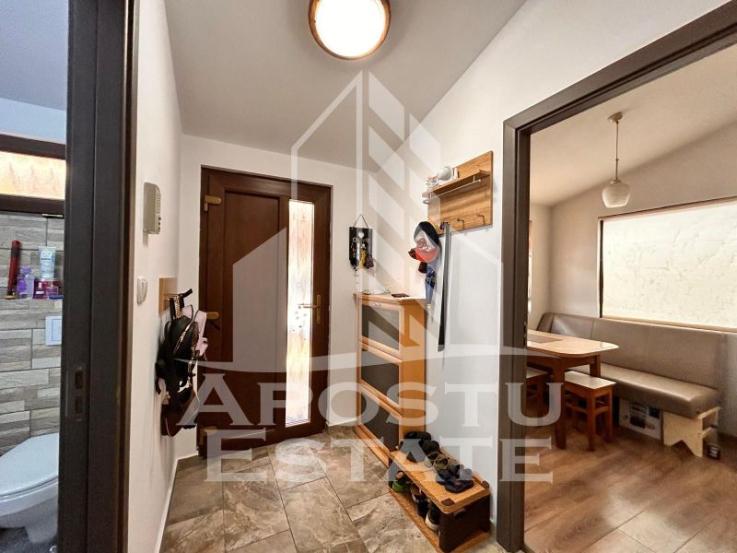 Apartament 3 camere, complet renovat la curte comuna in zona Centrala