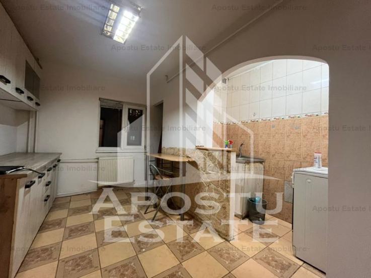 Apartament cu 2 camere, decomandat, situat in zona Girocului