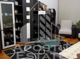 Apartament cu 3 camere, centrala proprie, zona Lipovei