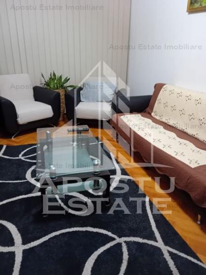 Apartament cu 3 camere, centrala proprie, zona Lipovei