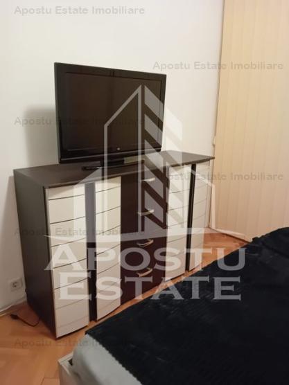 Apartament cu 3 camere, centrala proprie, zona Lipovei