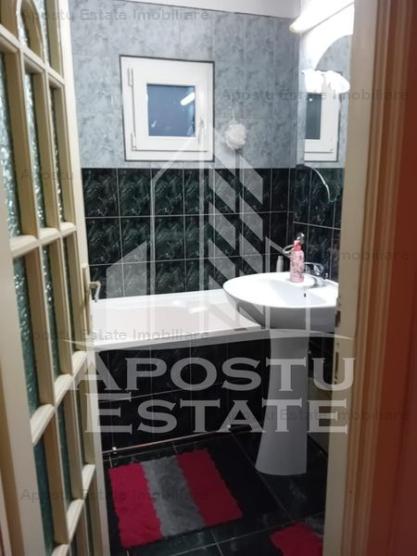 Apartament cu 3 camere, centrala proprie, zona Lipovei