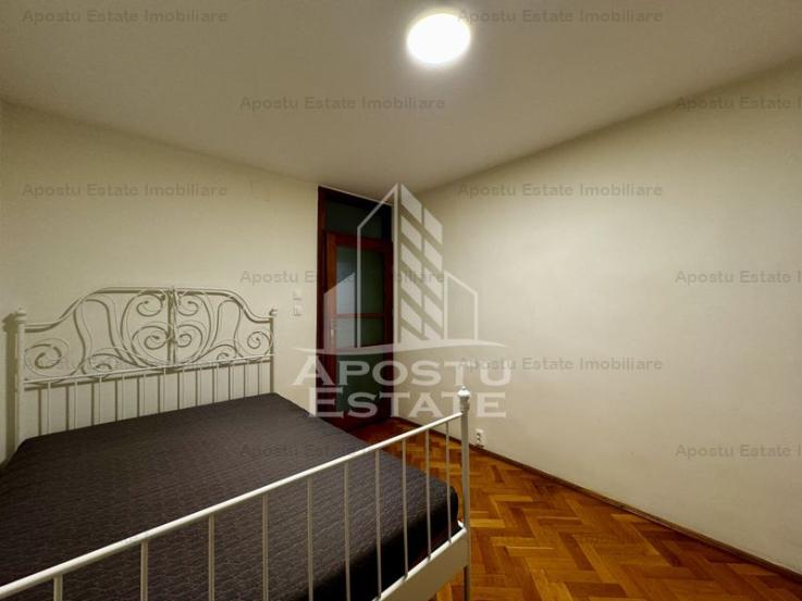 Apartament 4 camere, 2 bai, centrala proprie, situat in zona de Nord.