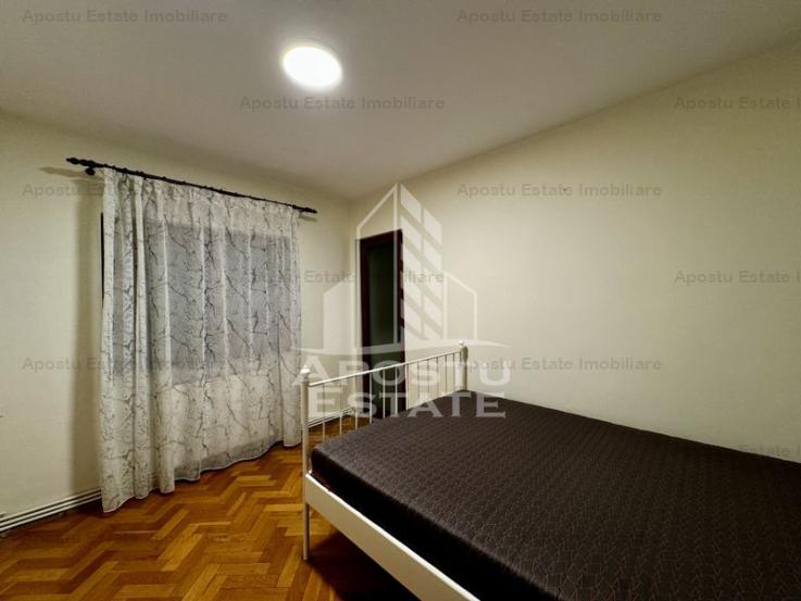 Apartament 4 camere, 2 bai, centrala proprie, situat in zona de Nord.