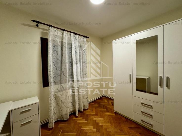 Apartament 4 camere, 2 bai, centrala proprie, situat in zona de Nord.