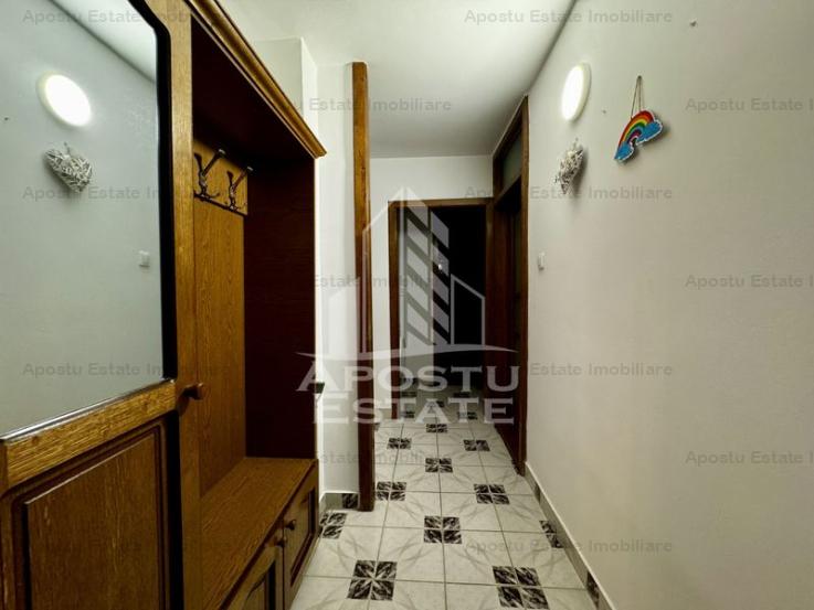 Apartament 4 camere, 2 bai, centrala proprie, situat in zona de Nord.