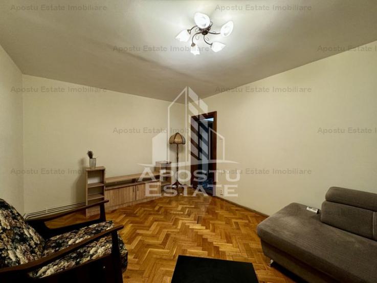 Apartament 4 camere, 2 bai, centrala proprie, situat in zona de Nord.