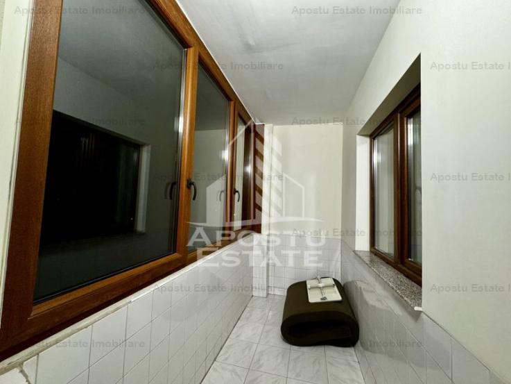 Apartament 4 camere, 2 bai, centrala proprie, situat in zona de Nord.