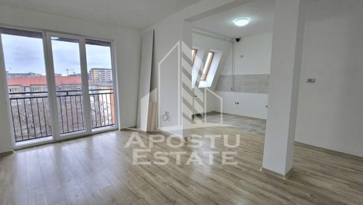 Apartament cu 3 camere si 2 bai, centrala proprie, zona Aradului