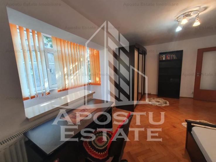 Apartament cu 4 camere 2 bai si 2 balcoane, Aradului