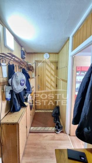 Apartament cu 3 camere, 2 bai, centrala proprie, zona Calea Lipovei