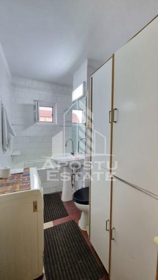 Apartament cu 3 camere, 2 bai, centrala proprie, zona Calea Lipovei