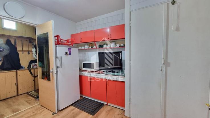 Apartament cu 3 camere, 2 bai, centrala proprie, zona Calea Lipovei