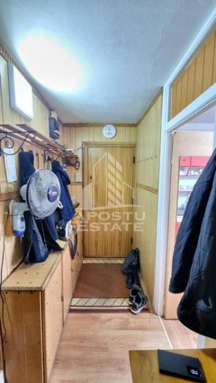 Apartament cu 3 camere, 2 bai, centrala proprie, zona Calea Lipovei