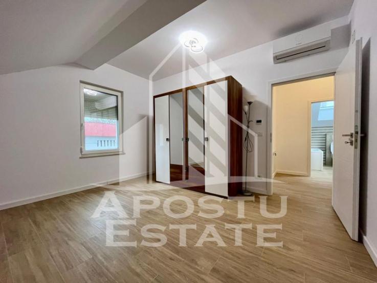 Apartament la casa cu 3 camere si 2 bai, tip penthouse, zona Gh Lazar