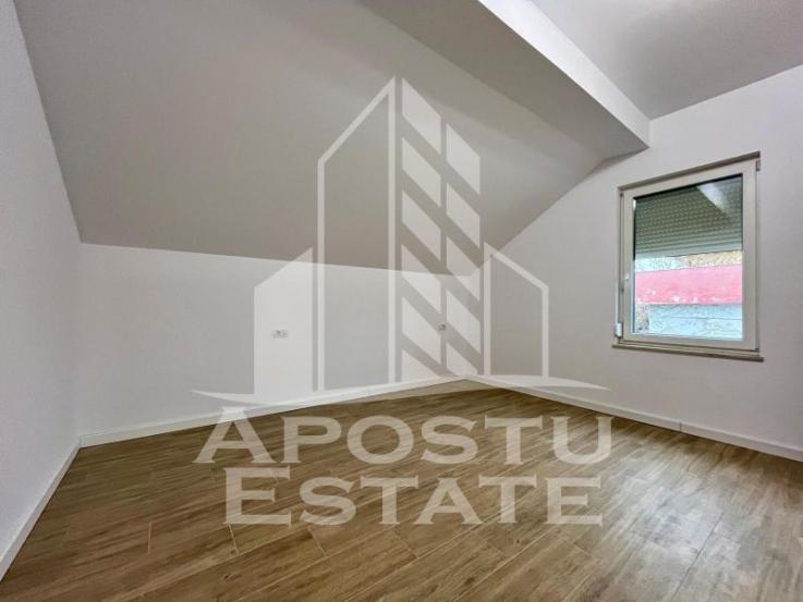 Apartament la casa cu 3 camere si 2 bai, tip penthouse, zona Gh Lazar