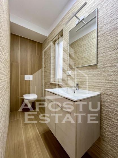 Apartament la casa cu 3 camere si 2 bai, tip penthouse, zona Gh Lazar