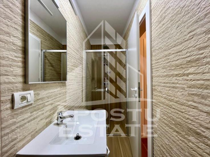 Apartament la casa cu 3 camere si 2 bai, tip penthouse, zona Gh Lazar