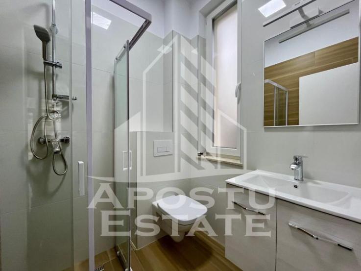 Apartament la casa cu 3 camere si 2 bai, tip penthouse, zona Gh Lazar