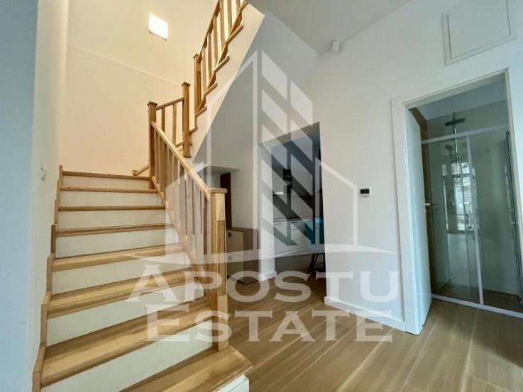 Apartament la casa cu 3 camere si 2 bai, tip penthouse, zona Gh Lazar