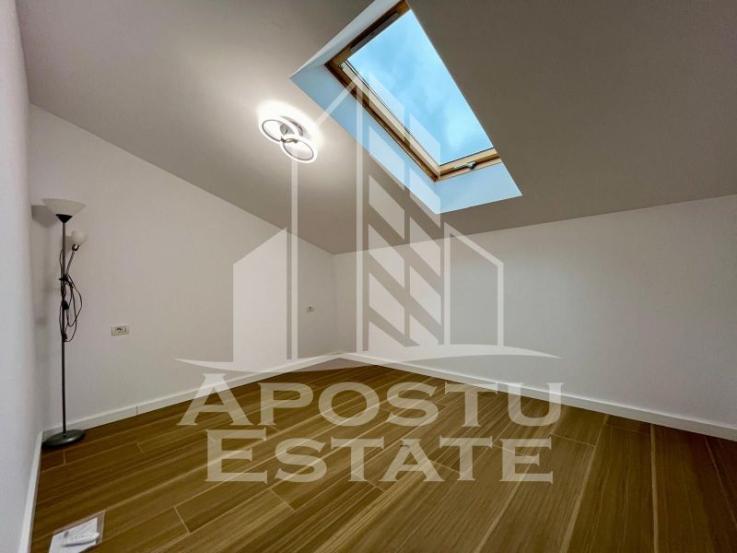 Apartament la casa cu 3 camere si 2 bai, tip penthouse, zona Gh Lazar