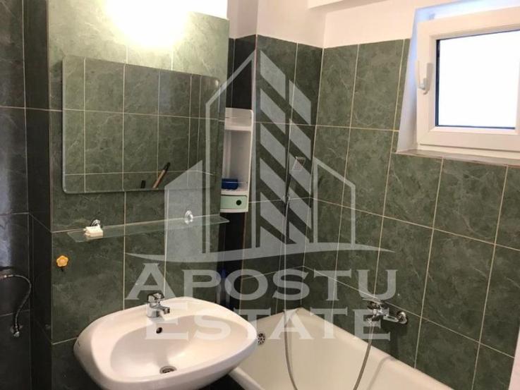 Apartament cu 3 camere DECOMANDAT zona Gheorghe Lazar