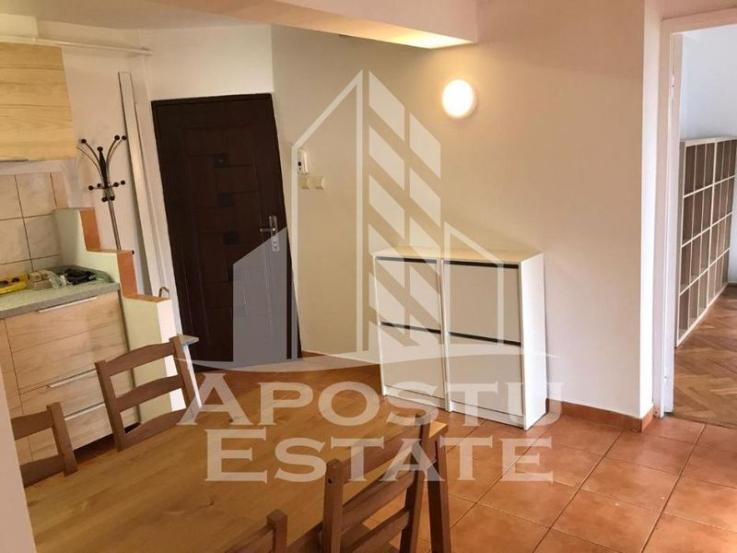 Apartament cu 3 camere DECOMANDAT zona Gheorghe Lazar