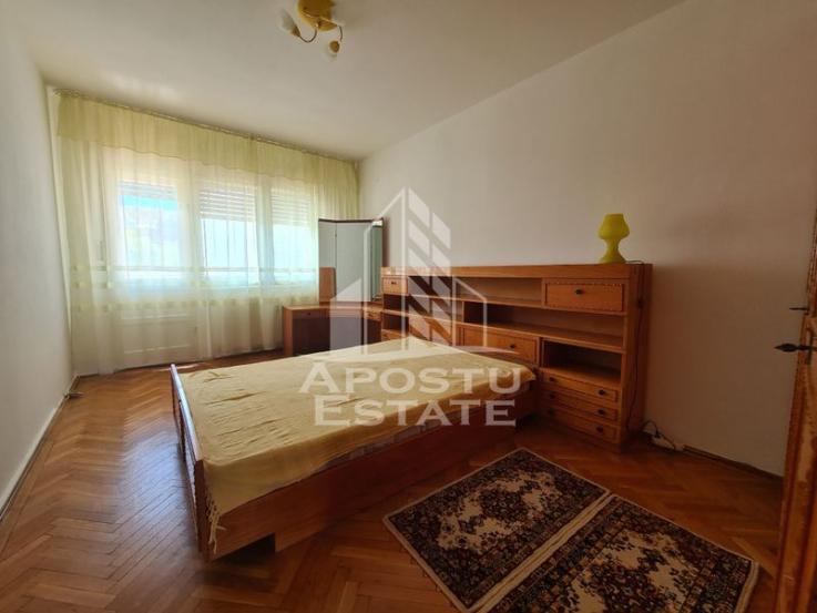 Apartament 3 camere in bloc anvelopat,  Zona Iosefin - Dambovita.