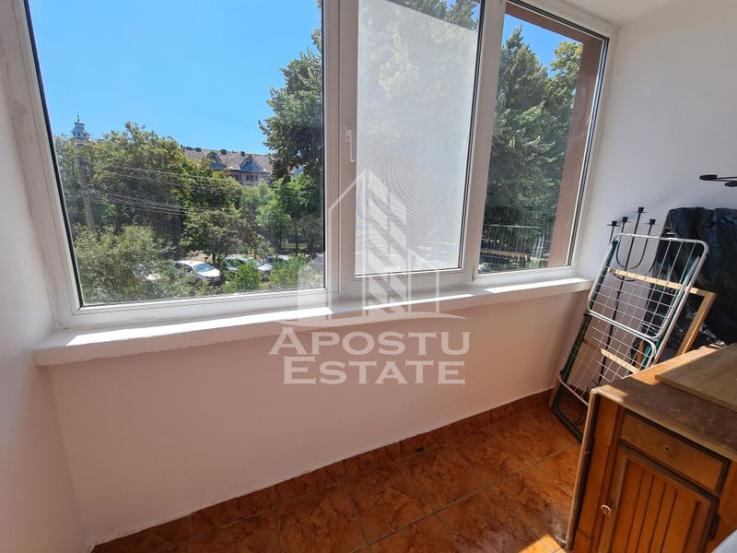 Apartament 3 camere in bloc anvelopat,  Zona Iosefin - Dambovita.