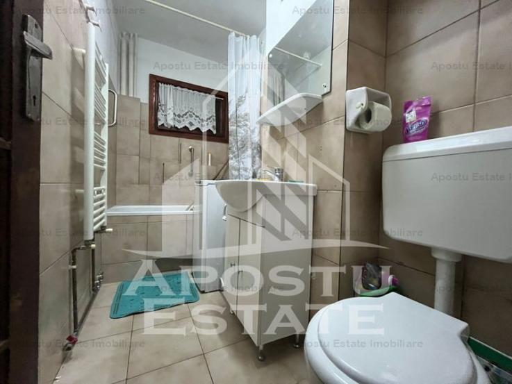 Apartament cu o camera, decomandat, etaj intermediar in zona Girocului