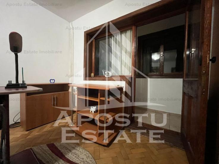 Apartament cu o camera, decomandat, etaj intermediar in zona Girocului