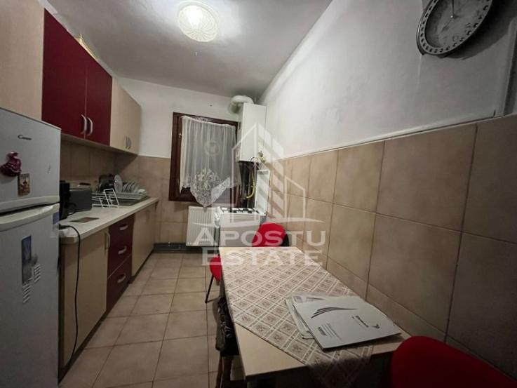 Apartament cu o camera, decomandat, etaj intermediar in zona Girocului