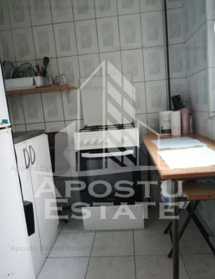 Apartament cu 2 camere, semidecomandat situat in zona Sagului et 1