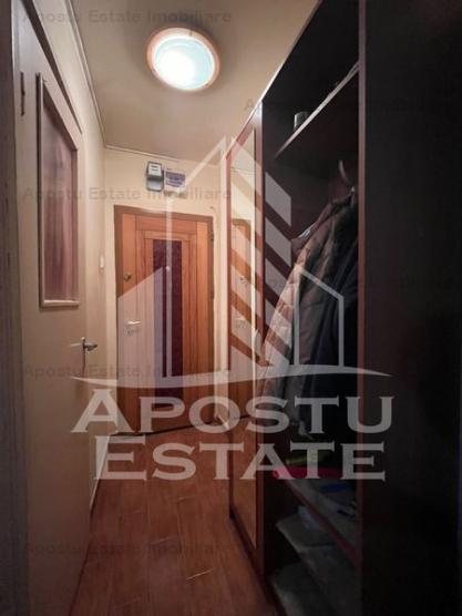 Apartament cu 3 camere, centrala proprie, etajul 1, zona Sagului