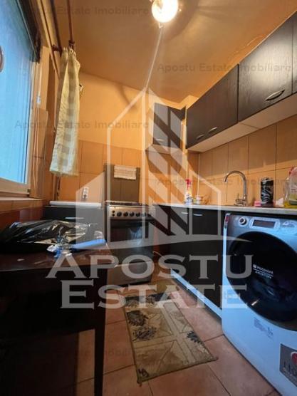 Apartament cu 3 camere, centrala proprie, etajul 1, zona Sagului