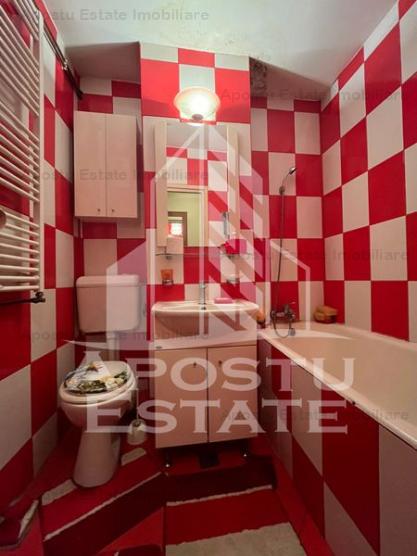 Apartament cu 3 camere, centrala proprie, etajul 1, zona Sagului