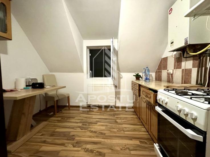 Apartament 3 camere, centrala proprie, situat in zona Dambovita