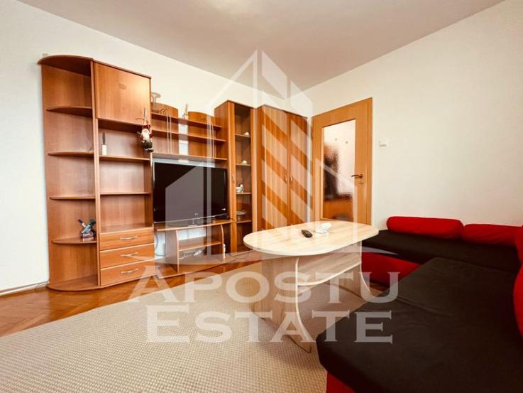 Apartament cu 3 camere, centrala proprie, zona Circumvalatiunii