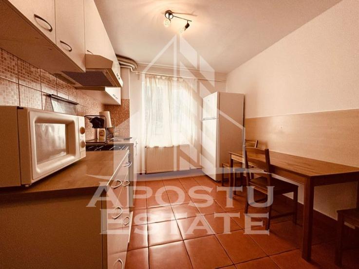 Apartament cu 3 camere, centrala proprie, zona Circumvalatiunii