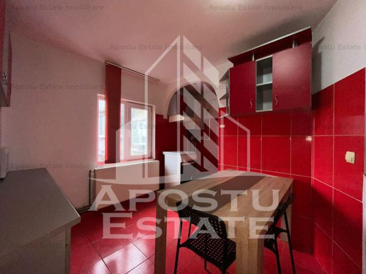 Apartament cu 2 camere, decomandat, etaj intermediar, zona Odobescu