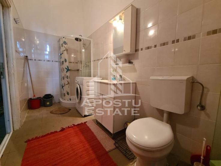 Apartament 2 camere, decomandat, centrala proprie, situat Semicentral.