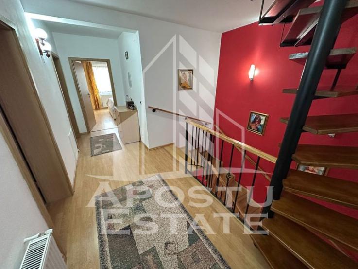 Duplex deosebit cu 5 camere, situat într-o zonă liniștită și exclusiv