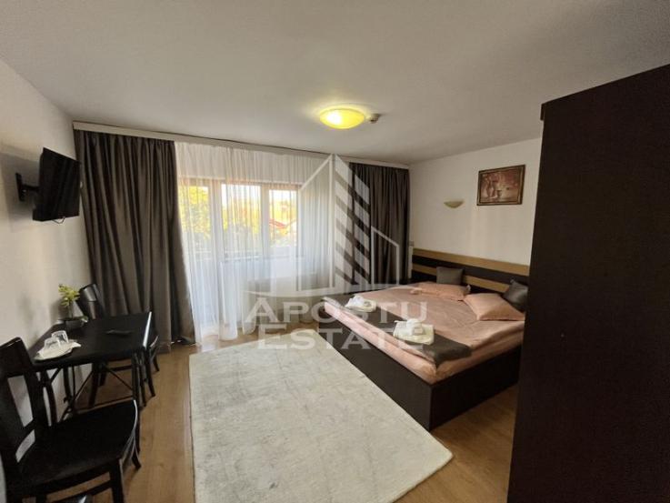 Pensiune in functiune, 12 camere plus un apartament, zona CETATII