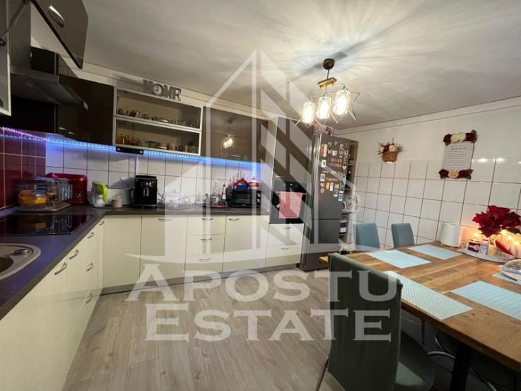 Casa cu 3 camere, renovata, 270mp teren, acces auto, zona Sagului